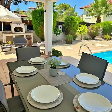 London - 3 Bedroom In Ovacik Βίλα *